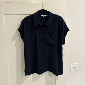 Calvin Klein Navy cap sleeve button up top size Medium